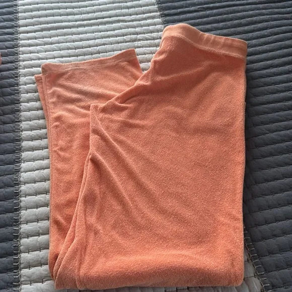 Juicy Couture Embroidered Peach Hoodie
Sweatsuit - Picture 9 of 10